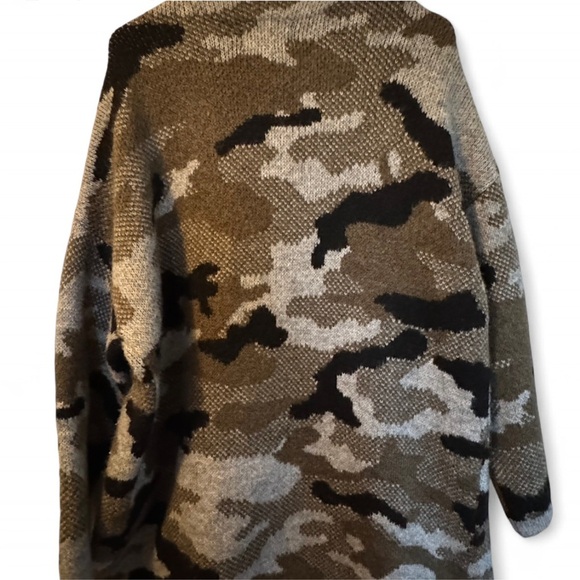 Anthropologie Vera Camo Gray and Green Camouflage cardigan Medium - Picture 3 of 6